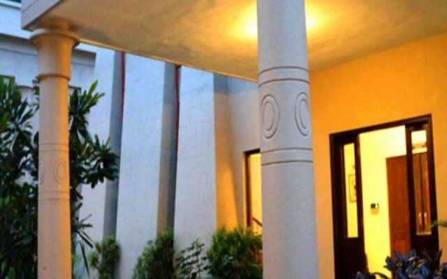 Oxford Suites & Rooms