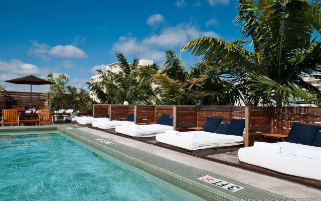 Catalina Hotel & Beach Club