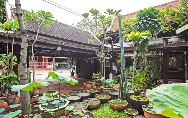 Baan Mahabhirom by Favstay