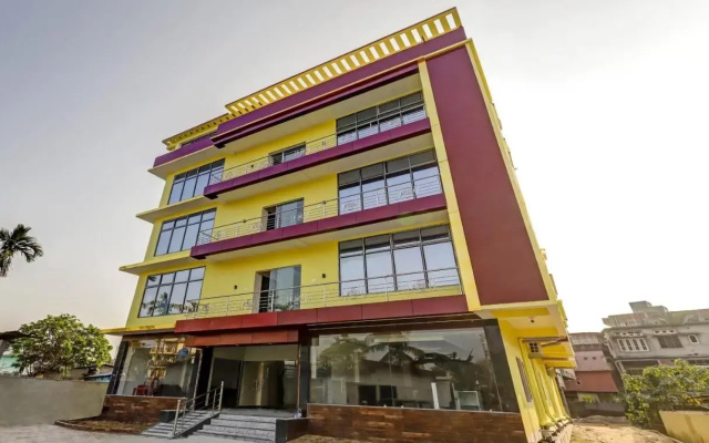 Capital O 9671 Hotel Rudraksh Inn