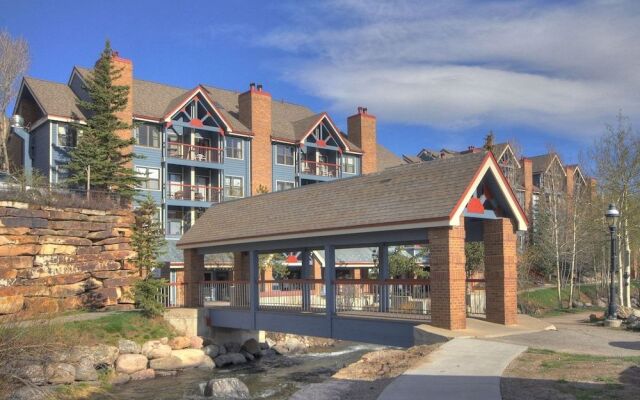 Bright Winter Stay W/skylight 2br/ba Short Stroll To Main St 2 Bedroom Condo by RedAwning