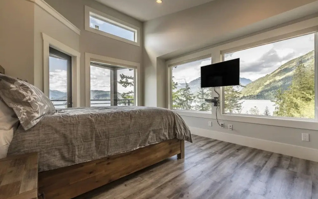 The Lodge on Harrison Lake