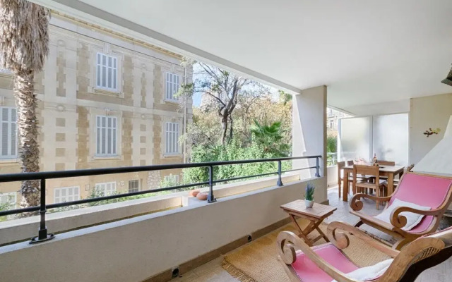 Beautiful T4 - AC - Parking - Balcony at Périer