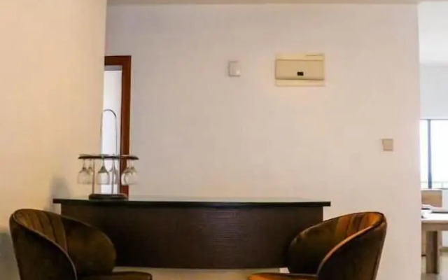 Lux Suites Silver Habor Apartments