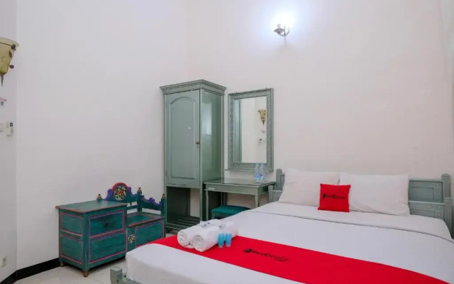 Hotel Savitri Country