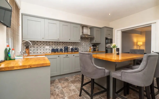 Homely and Modern Maisonette in Vibrant Bristol