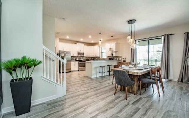 6-Bedroom Villa in Four Corners 1409RF