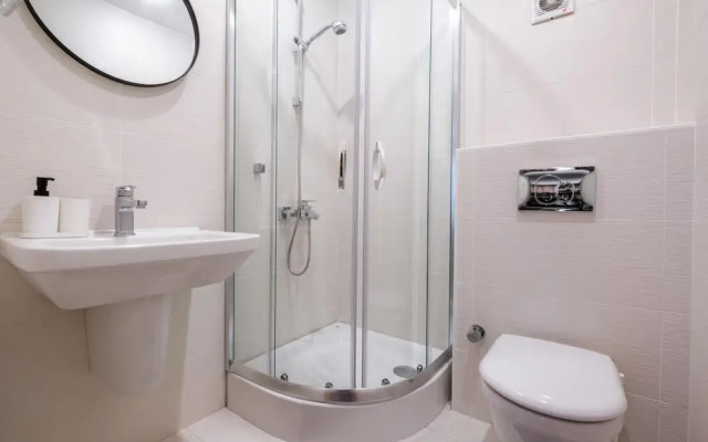 Spacious Flat 3 min to Coast and Bagdat Avenue