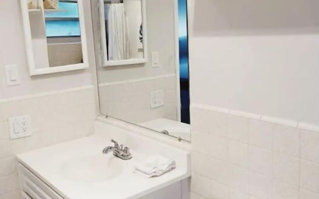 Beachside Gardens Apartments by Lowkl