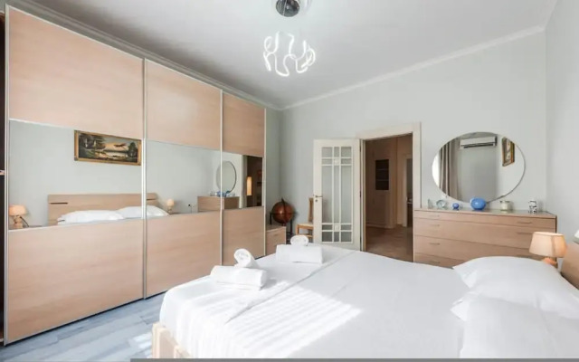 The Old-clock Apartment