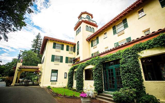 Columbia Gorge Hotel and Spa