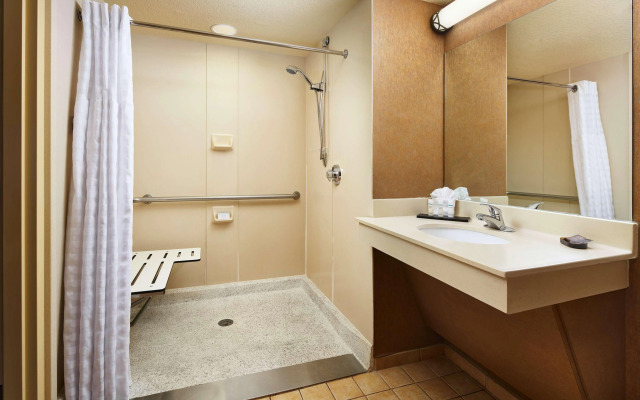 Embassy Suites by Hilton Charleston Airport Convention Ctr