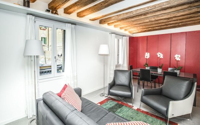 Luxury Garden Mansion R&R