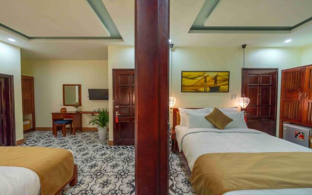 The Lake Hoian Hotel