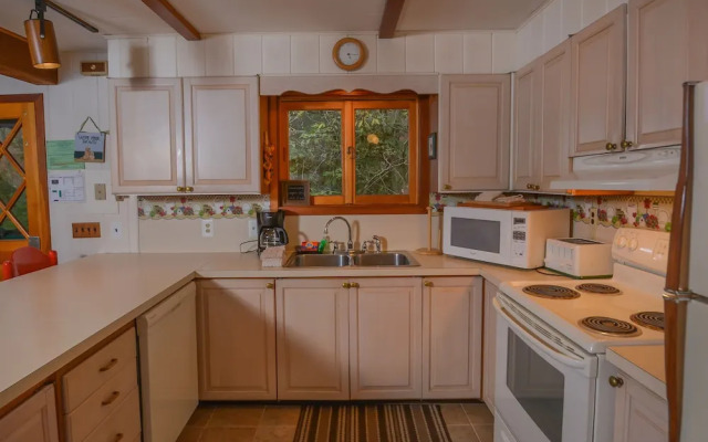 Our Golden Retreat 5 Bedroom House