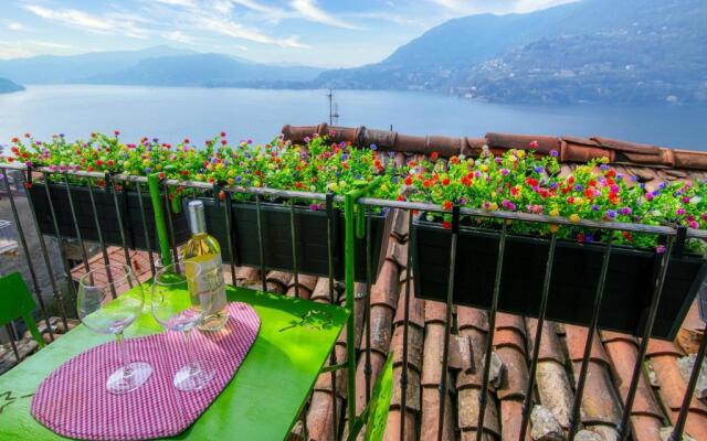 ALTIDO Amazing Green House with Balcony & Lake View