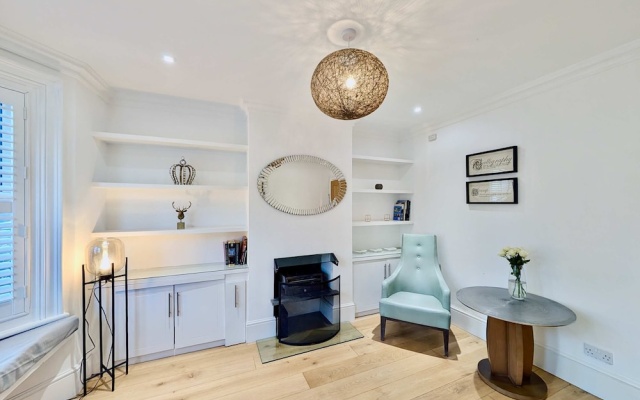 Stunning 4 Bedroom House in Old Windsor