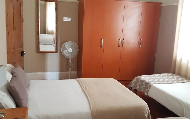 Oasis Shanti Backpackers