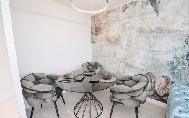 Celeste - One Bedroom Apartment - Next to Victoria Avenue and Cismigiu Park