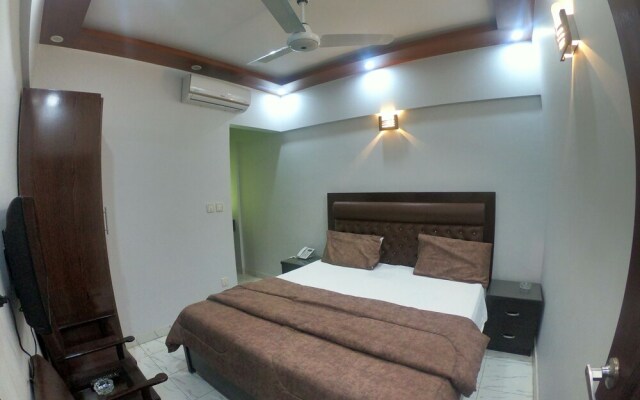Stayflix Entire Private Room, DHA
