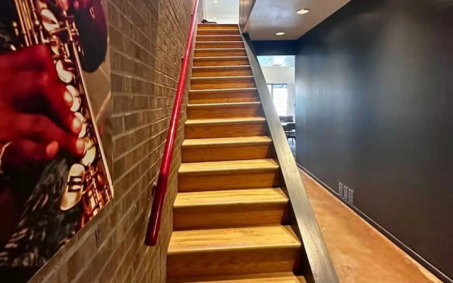 Poolside Comfort in Montrose