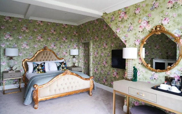 Forty Winks Guest House & Residence