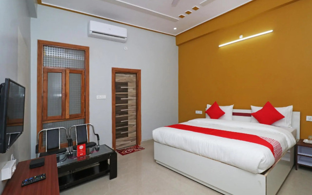 OYO 28244 Hotel The Green Town