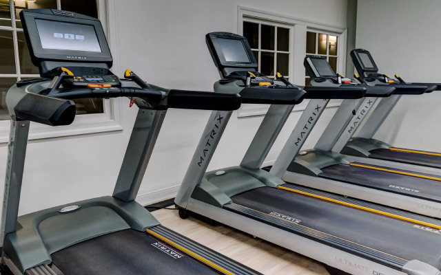 Lyric Chic 1BR Gym Downtown