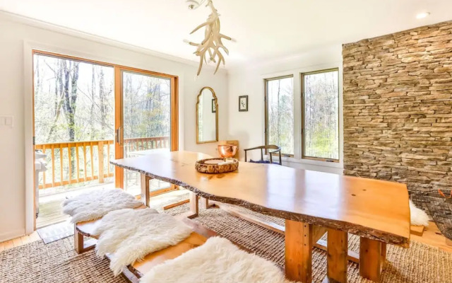 Hunter Mountain Ski House - Tesla Charger