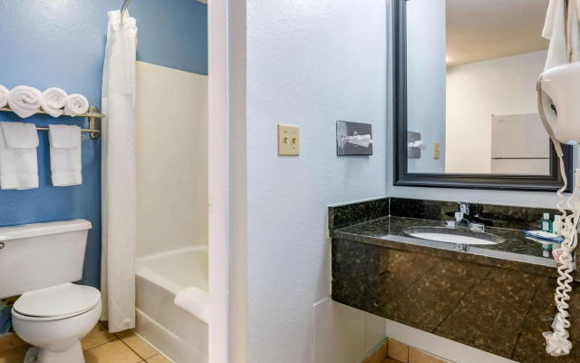 Quality Inn Sarasota North Near Lido Key Beach
