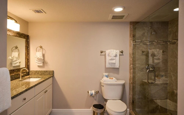 Shoreline 3084 Condo by RedAwning