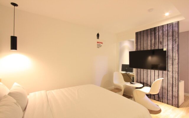 Couple Hotel