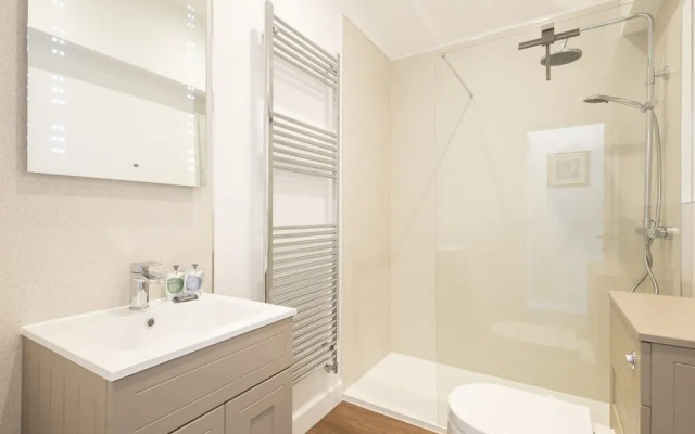 Host Stay Sanderling Chase