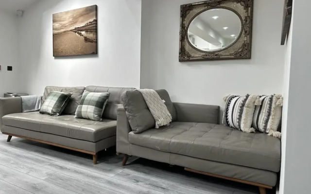 Stunning 4-bed House in Birmingham