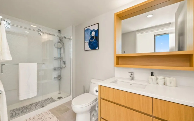 Sky Ala Moana 4209 2 Bedroom Condo by RedAwning