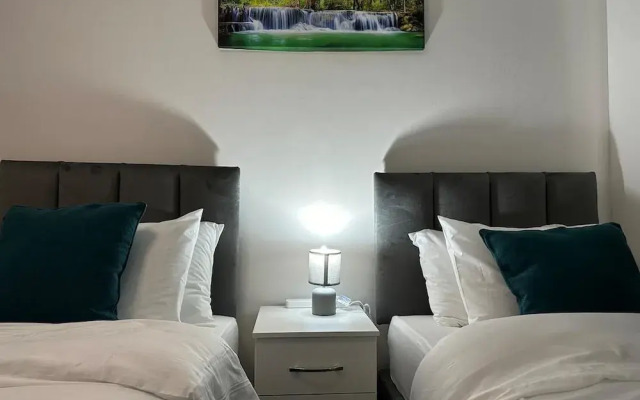 Affluent Living Apartment Perfect for Contractors