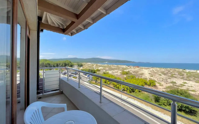 802, spacy apm with sea view.