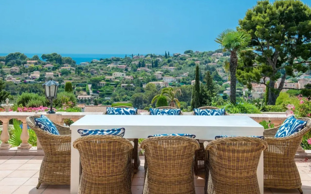 Villa Near Cannes With Pool and Views
