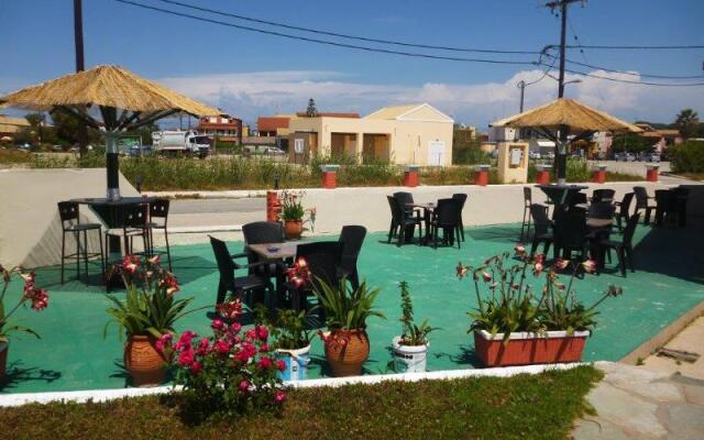 Alexis Pool Apartments