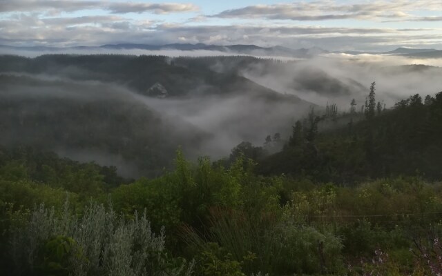 Cliffhanger Cottages