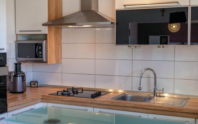 Beautiful Home in Zrnovnica With Wifi and 3 Bedrooms