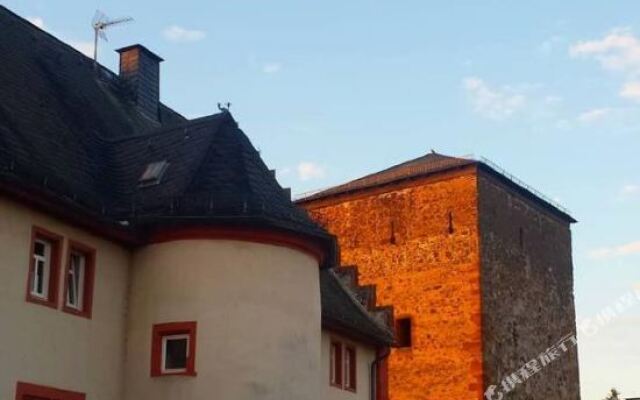 Hotel-Restaurant-Cafe Schloß Ysenburg May KG