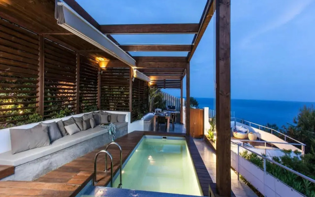 Holiday Home With Private Jacuzzi