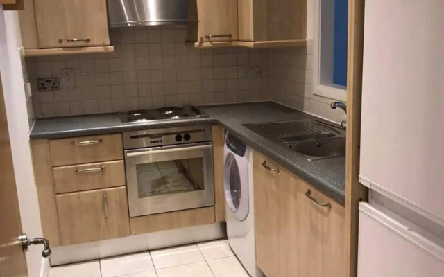 Spacious 1 Bedroom Flat Near Charterhouse Square