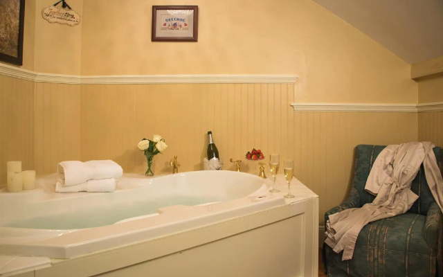 Caldwell House Bed & Breakfast