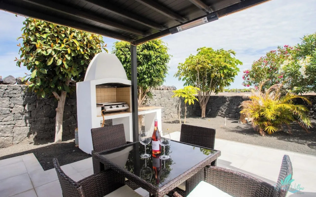 Gorgeous Newly Renovated 4-bedroom Villa!