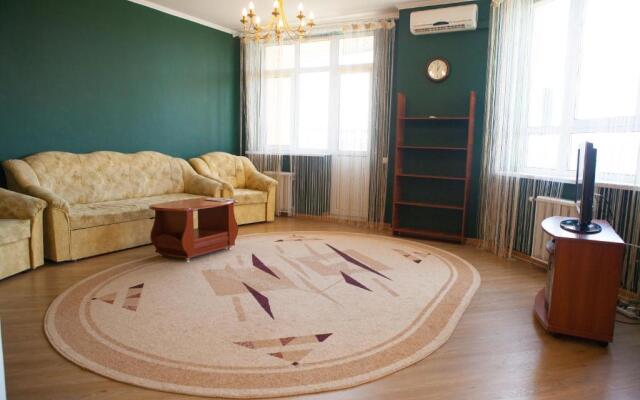 Apartment in 2 Min from Poznyaky Metro Station