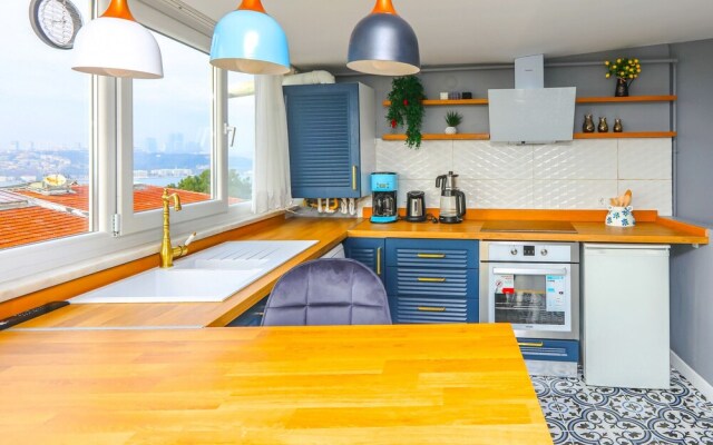 Vibrant Flat 500 m to Uskudar Ferry Station