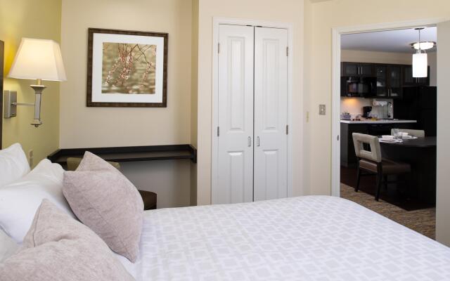 Candlewood Suites Olathe by IHG