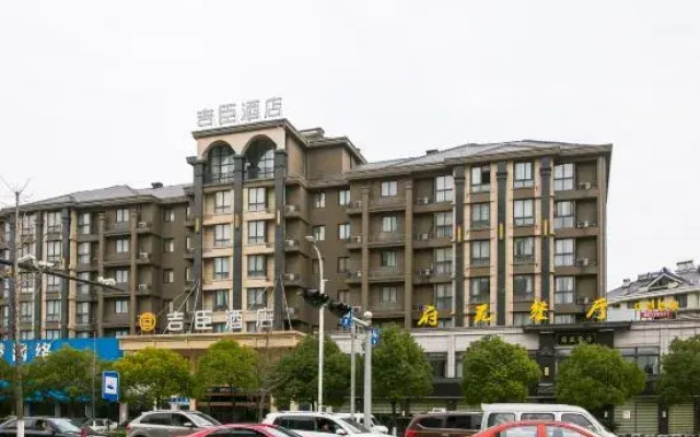 Jichen Hotel (Tongxiang Century Avenue)